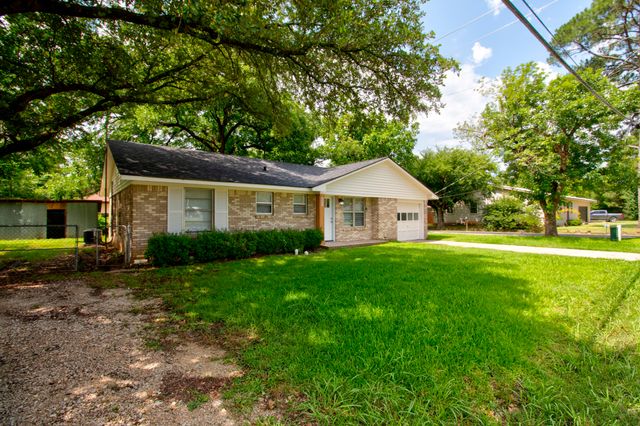 327 W Mckinney Street, Pilot Point, TX 76258