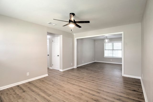 327 W Mckinney Street, Pilot Point, TX 76258