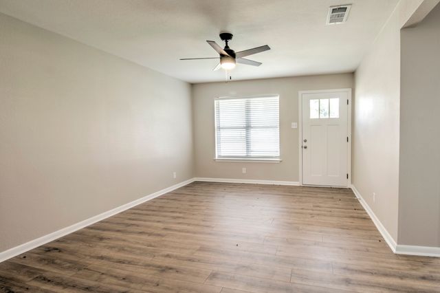 327 W Mckinney Street, Pilot Point, TX 76258