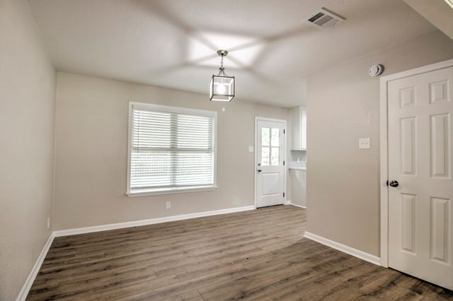 327 W Mckinney Street, Pilot Point, TX 76258