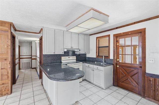 10301 TRAIL RIDGE LANE, Tampa, FL 33624