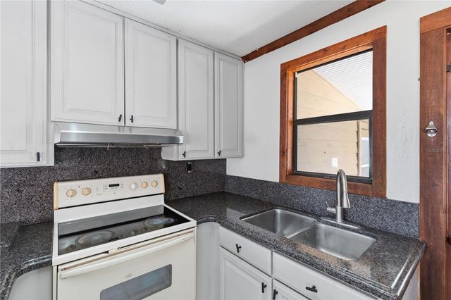 10301 TRAIL RIDGE LANE, Tampa, FL 33624