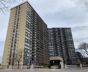 2 Bay Club Drive 17P, Bayside, NY 11360