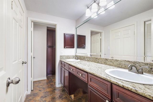 2255 Braeswood Park Drive 203, Houston, TX 77030