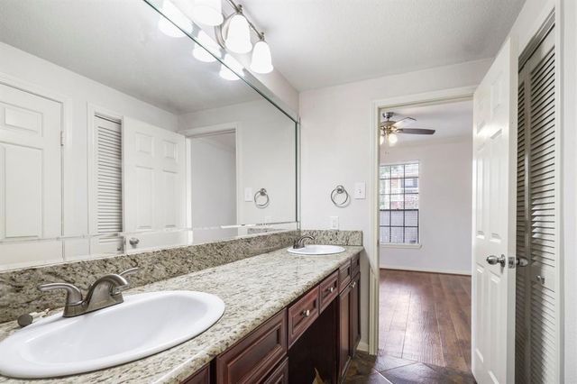 2255 Braeswood Park Drive 203, Houston, TX 77030