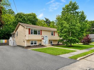 174 Damon Rd, Rockland, MA 02370