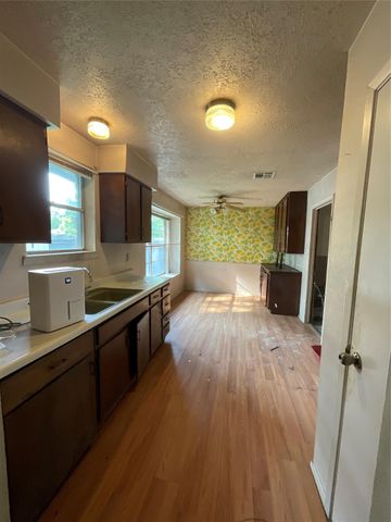 11710 Chadbrook Lane, Houston, TX 77099