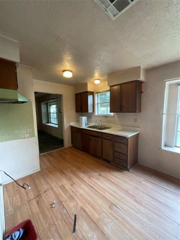 11710 Chadbrook Lane, Houston, TX 77099
