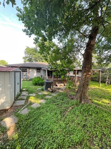 11710 Chadbrook Lane, Houston, TX 77099