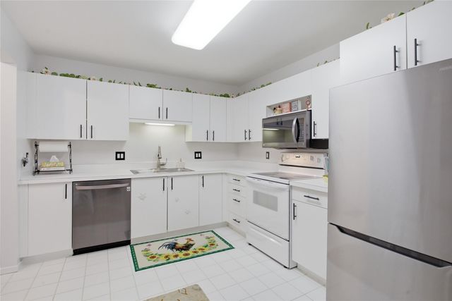 30414 Orchard Lake Road 13, Farmington, MI 48334