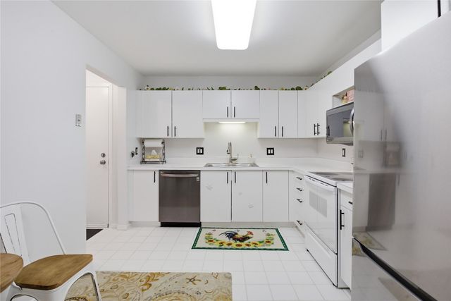 30414 Orchard Lake Road 13, Farmington, MI 48334