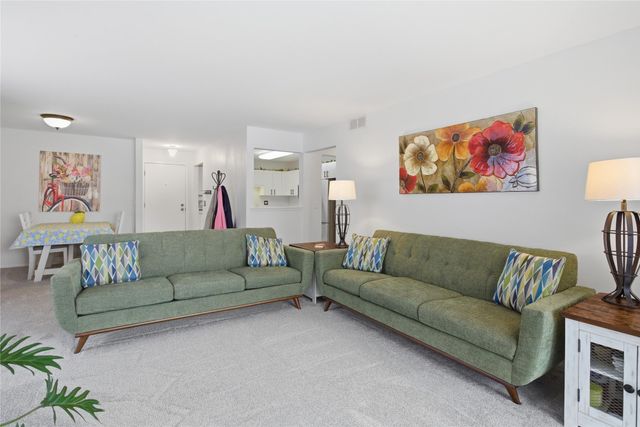 30414 Orchard Lake Road 13, Farmington, MI 48334