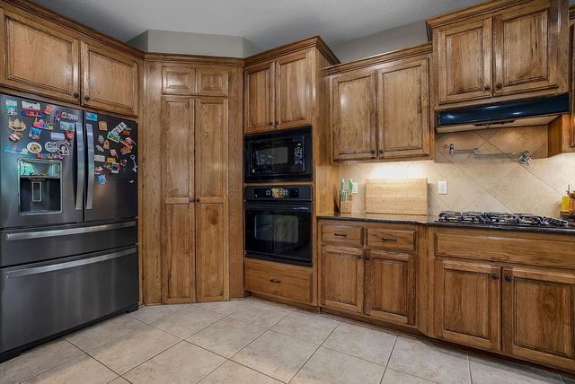 10877 S Barth Road, Olathe, KS 66061