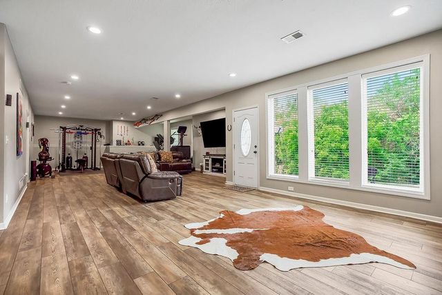 10877 S Barth Road, Olathe, KS 66061