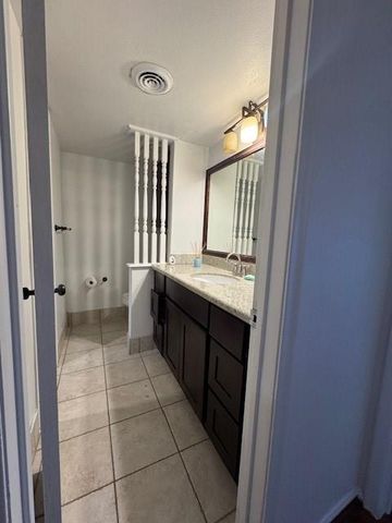 7600 Burgoyne Road 206, Houston, TX 77063