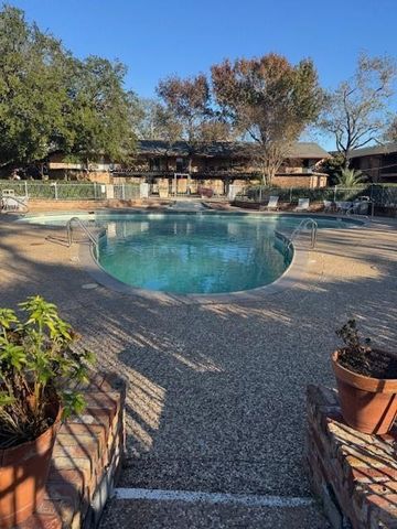 7600 Burgoyne Road 206, Houston, TX 77063