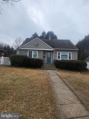 31 PENN VALLEY DRIVE, Yardley, PA 19067