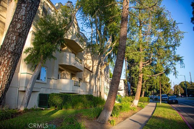 5420 Sylmar Avenue 105, Sherman Oaks, CA 91401