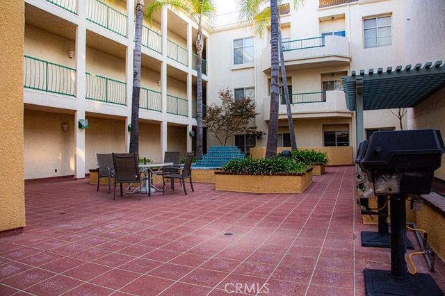 5420 Sylmar Avenue 105, Sherman Oaks, CA 91401