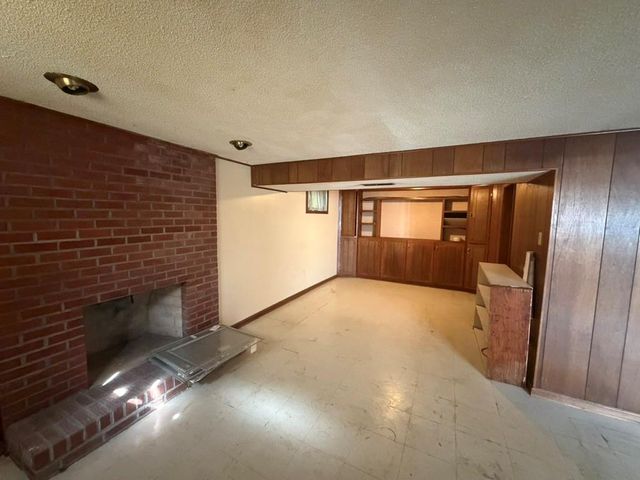 111 NW 17th Street, Blue Springs, MO 64015