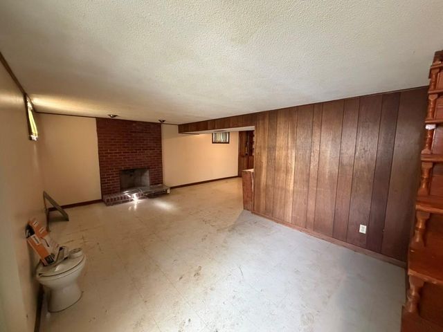 111 NW 17th Street, Blue Springs, MO 64015
