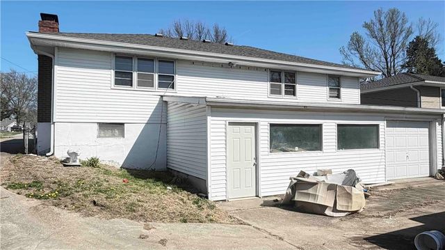 111 NW 17th Street, Blue Springs, MO 64015