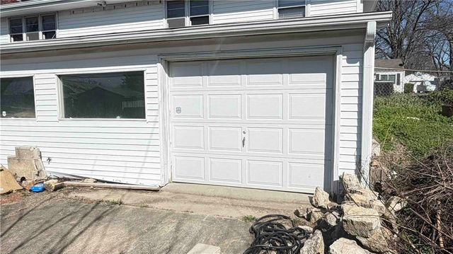 111 NW 17th Street, Blue Springs, MO 64015