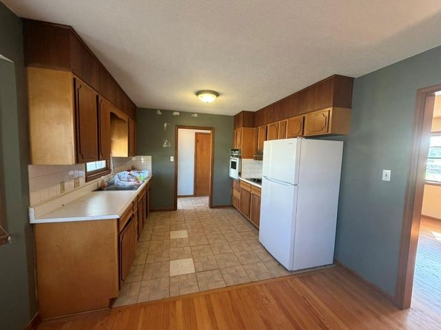 111 NW 17th Street, Blue Springs, MO 64015