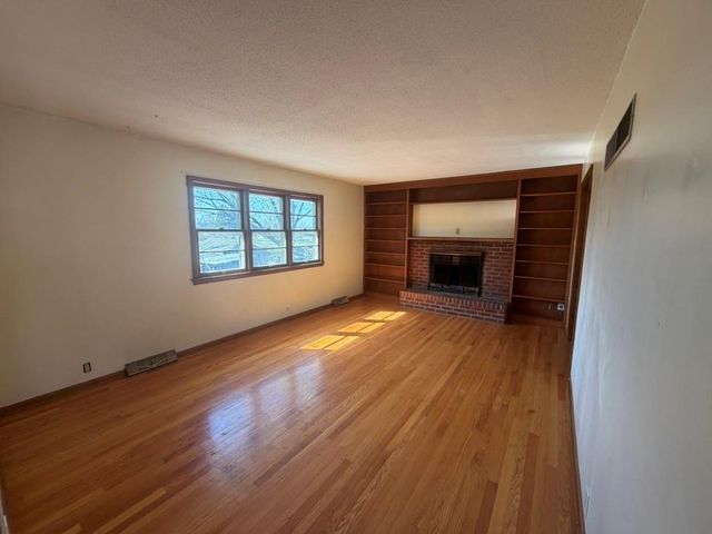 111 NW 17th Street, Blue Springs, MO 64015