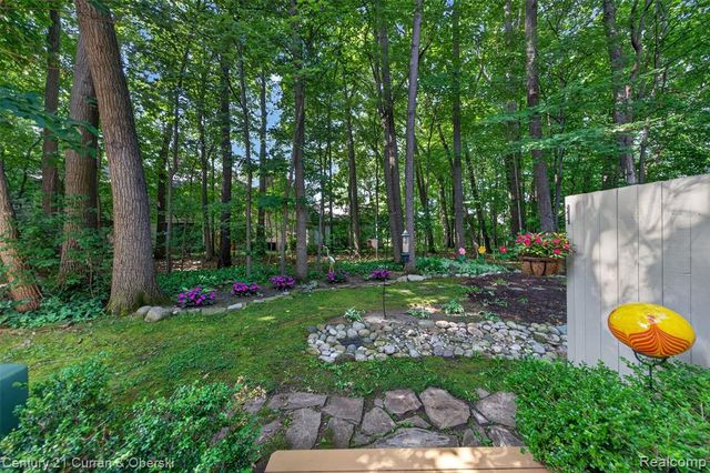 1148 Hillpointe Circle 74, Bloomfield Hills, MI 48304