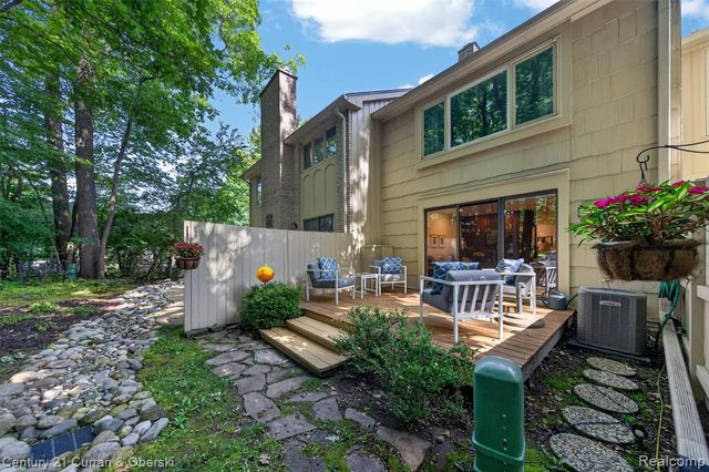 1148 Hillpointe Circle 74, Bloomfield Hills, MI 48304