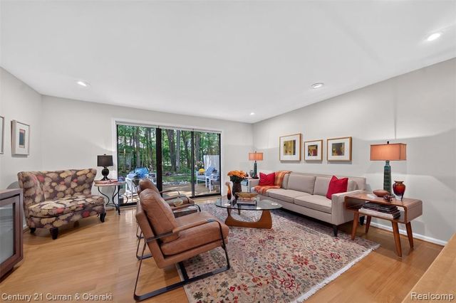 1148 Hillpointe Circle 74, Bloomfield Hills, MI 48304