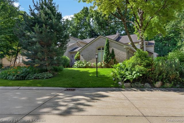 1148 Hillpointe Circle 74, Bloomfield Hills, MI 48304