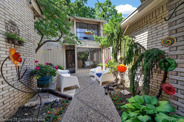 1148 Hillpointe Circle 74, Bloomfield Hills, MI 48304