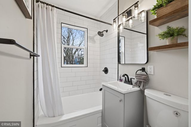 21 Inner Drive, Circle Pines, MN 55014