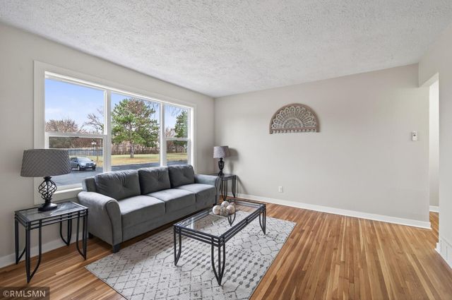 21 Inner Drive, Circle Pines, MN 55014