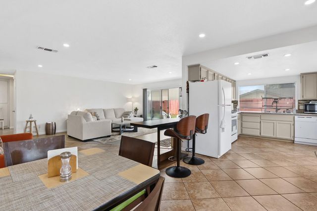 3338 Routier Rd, Sacramento, CA 95827