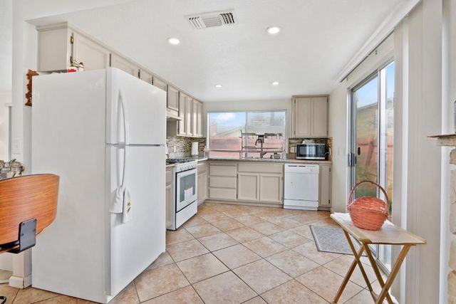 3338 Routier Rd, Sacramento, CA 95827