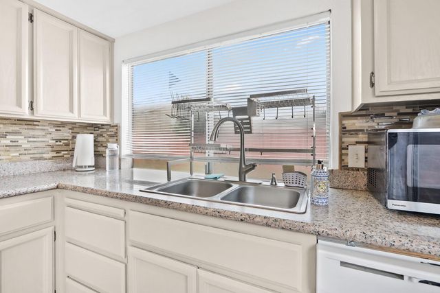 3338 Routier Rd, Sacramento, CA 95827