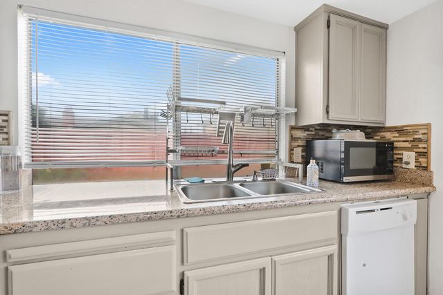 3338 Routier Rd, Sacramento, CA 95827