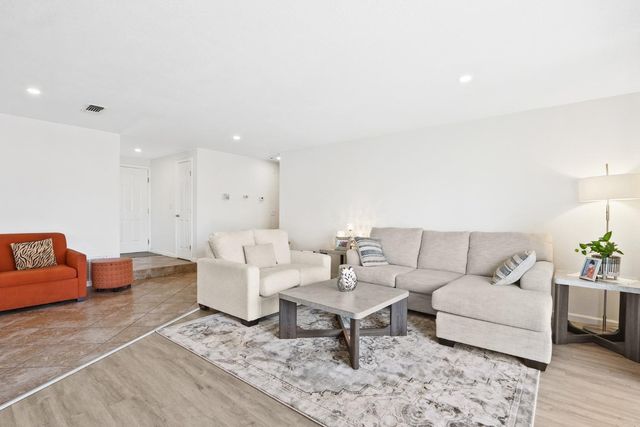 3338 Routier Rd, Sacramento, CA 95827