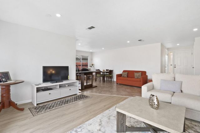 3338 Routier Rd, Sacramento, CA 95827