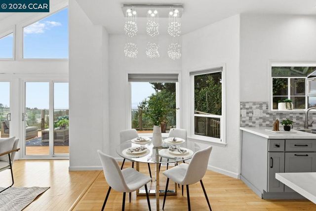 7075 7075 Elverton Dr, Oakland, CA 94611