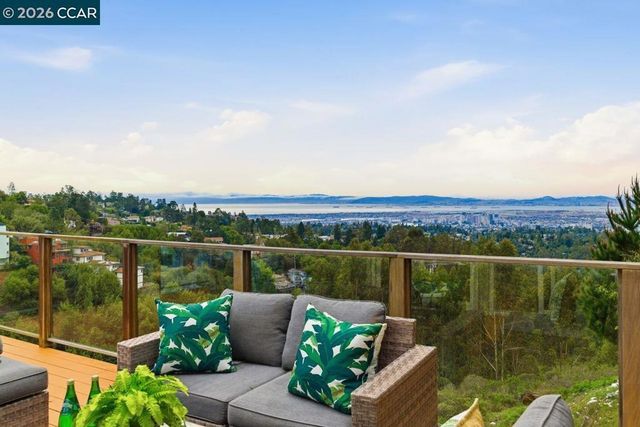 7075 7075 Elverton Dr, Oakland, CA 94611