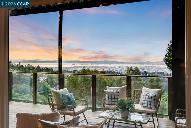 7075 7075 Elverton Dr, Oakland, CA 94611