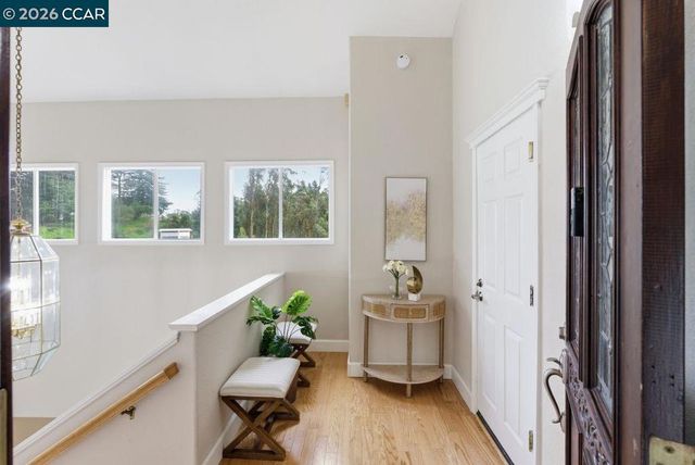 7075 7075 Elverton Dr, Oakland, CA 94611