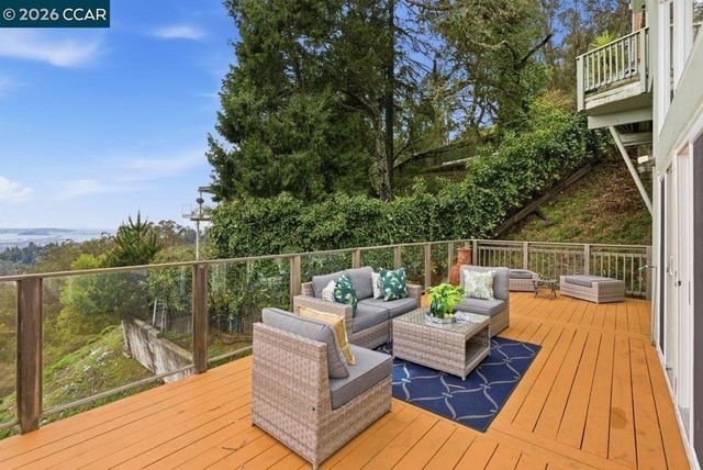 7075 7075 Elverton Dr, Oakland, CA 94611