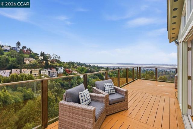 7075 7075 Elverton Dr, Oakland, CA 94611