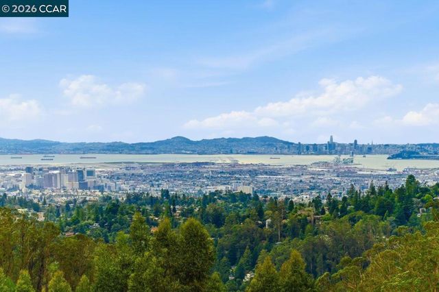 7075 7075 Elverton Dr, Oakland, CA 94611