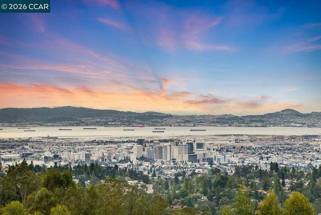 7075 7075 Elverton Dr, Oakland, CA 94611